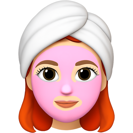 Haz una mujer peliroja, con ojos cafes, una toalla en el cabello, una mascarilla rosada en el rostro muy aesthetic y girly